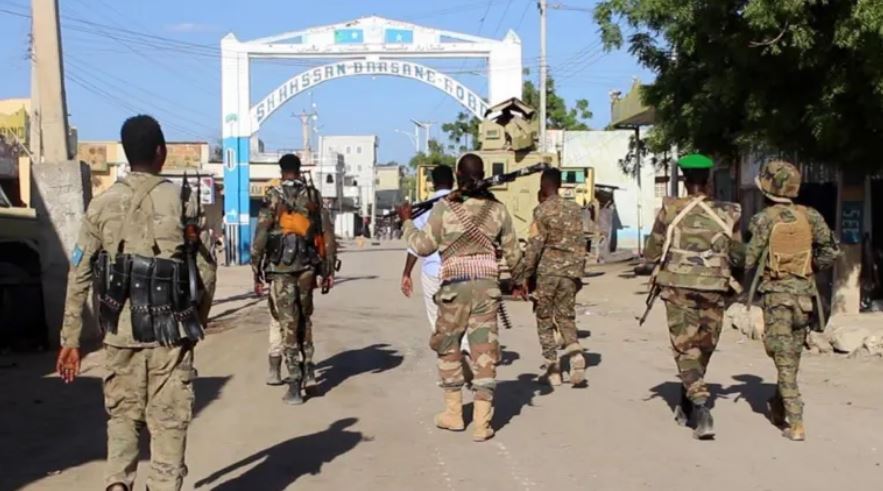 US-Somali airstrike as battle rages for key town