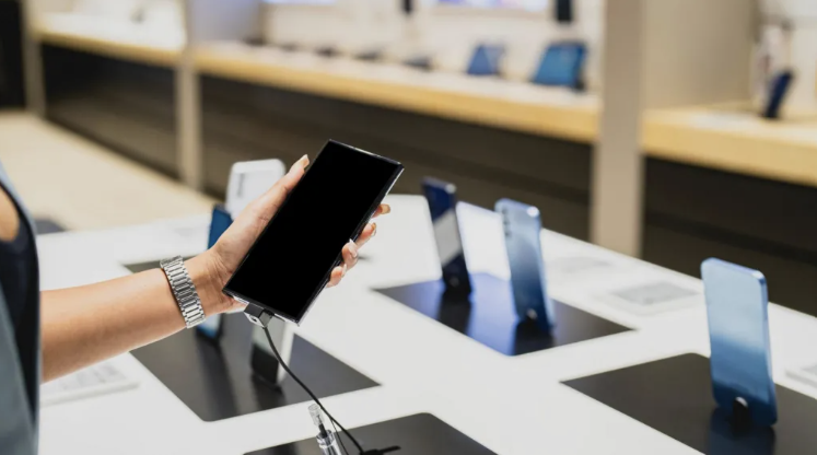 Trump exempts smartphones and computers from new tariffs