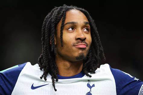 Mlinzi wa Tottenham Djed Spence aombwa kuwakilisha Kenya