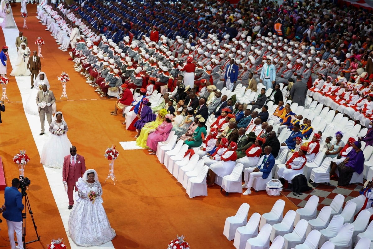 Wanaume waoa wanawake hadi 7 katika hafla ya kufungisha harusi zaidi ya 3,000 Kanisani