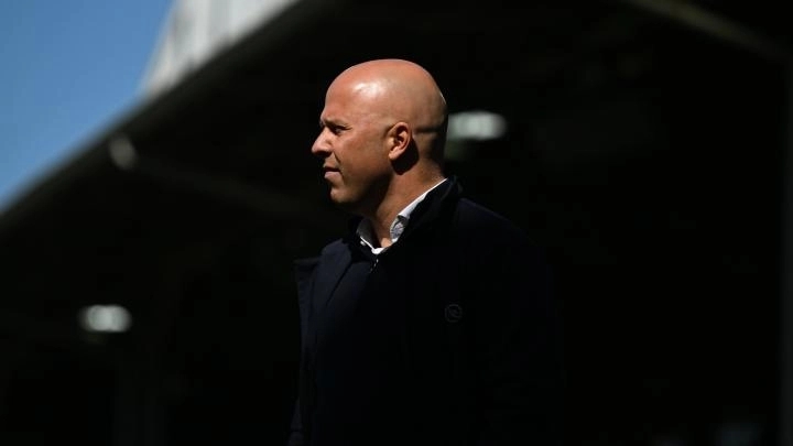 Arne Slot asema amefurahishwa na uamuzi wa Salah kusaini mkataba mpya wa Liverpool