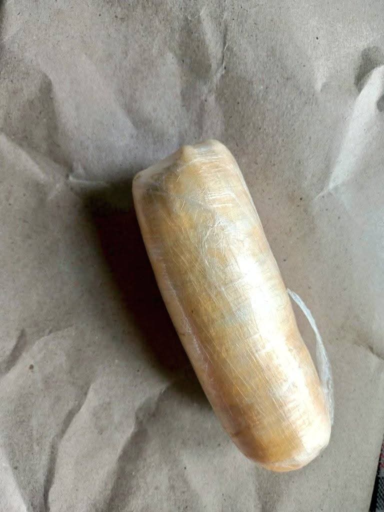 Woman hidding cocaine in her private parts arrested