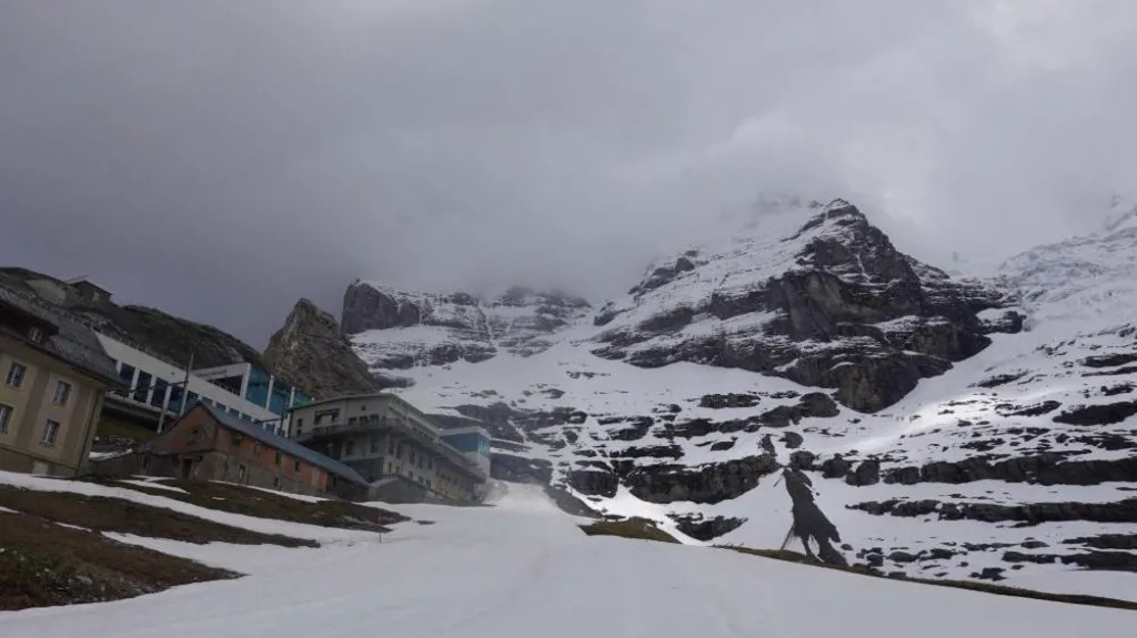 Two dead in Swiss mountain avalanche