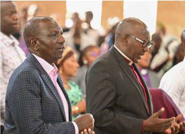 [PHOTOS] Ruto attends church service in Kibera