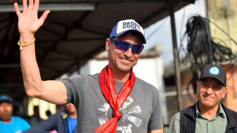 British mountaineer sets record 19th Everest summit