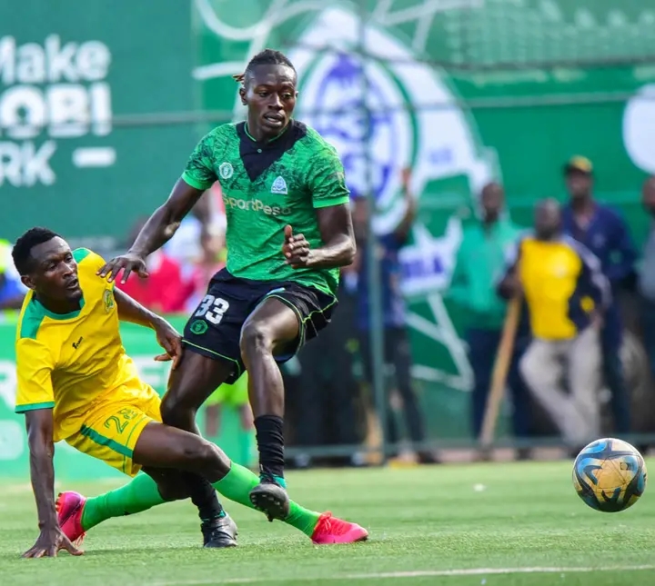Levin Odhiambo (R) of Gor Mahia battles with Keegan Ndemi of Kariobangi Sharks in a past Kenyan Premier League match/HANDOUT