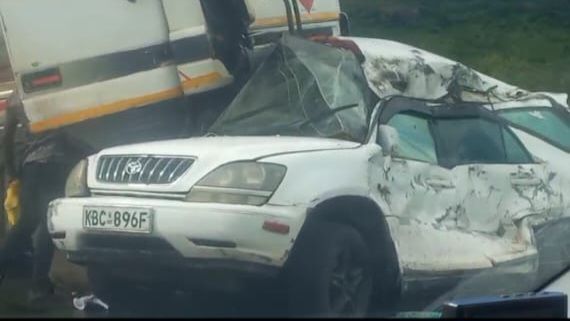 5 people cheat death as vehicle collides with trailer