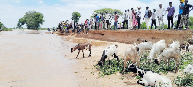Save us from persistent floods, farmers tell state