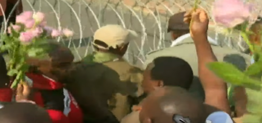 No drama Kalonzo, Wamalwa lay wreaths on Parliament road