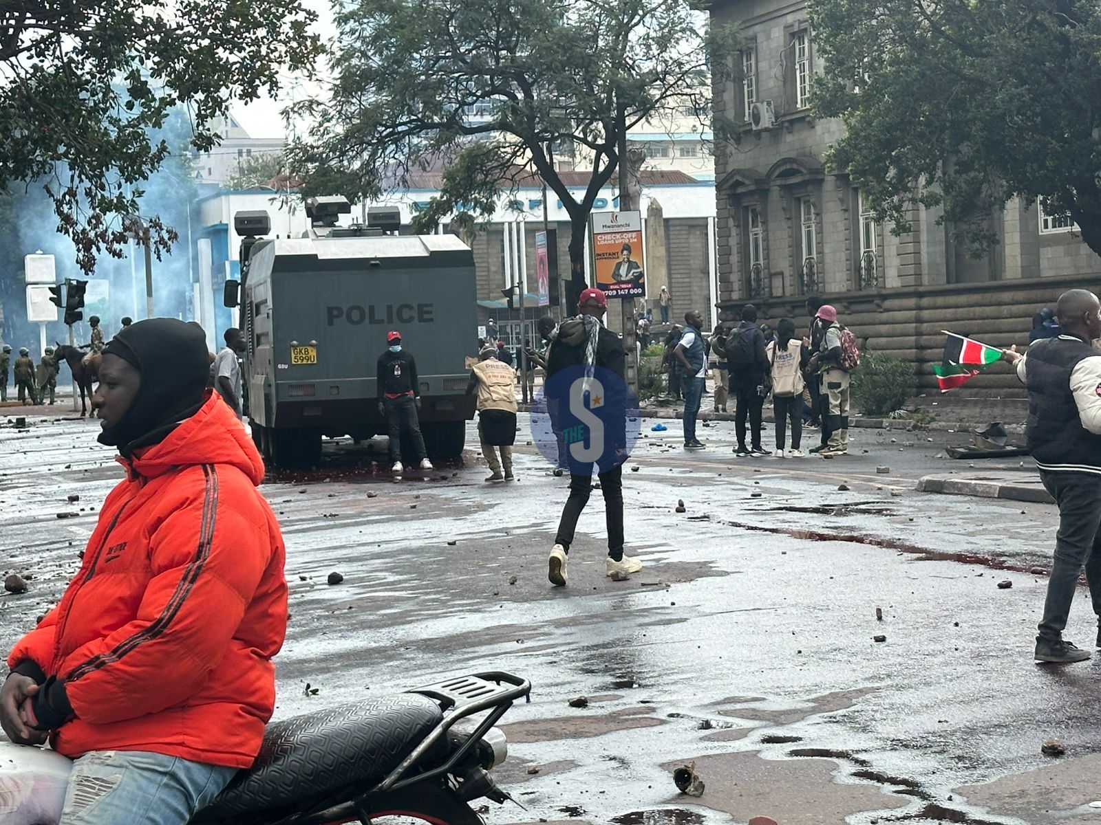 Cop escapes death as clashes erupt in Nairobi CBD