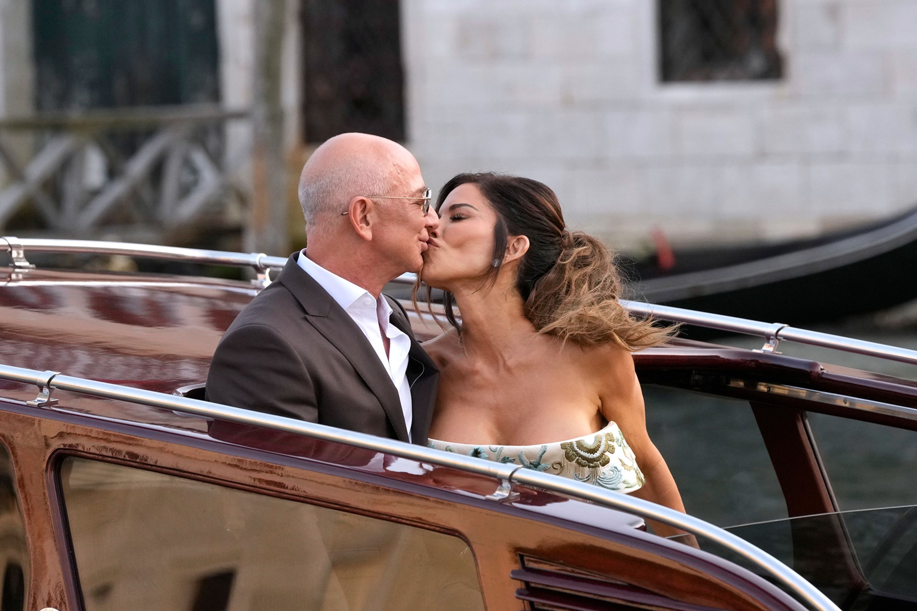 Quick Facts About Lauren Sanchez, Journalist, pilot and Jeff Bezos' fiancée