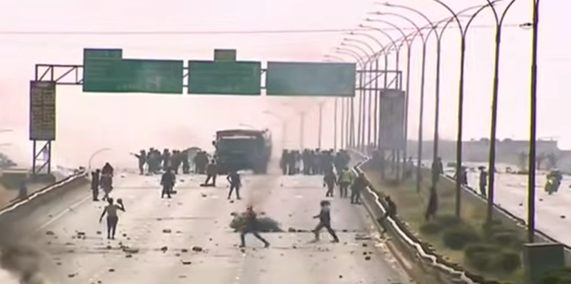No way through: Protesters take over Thika Road