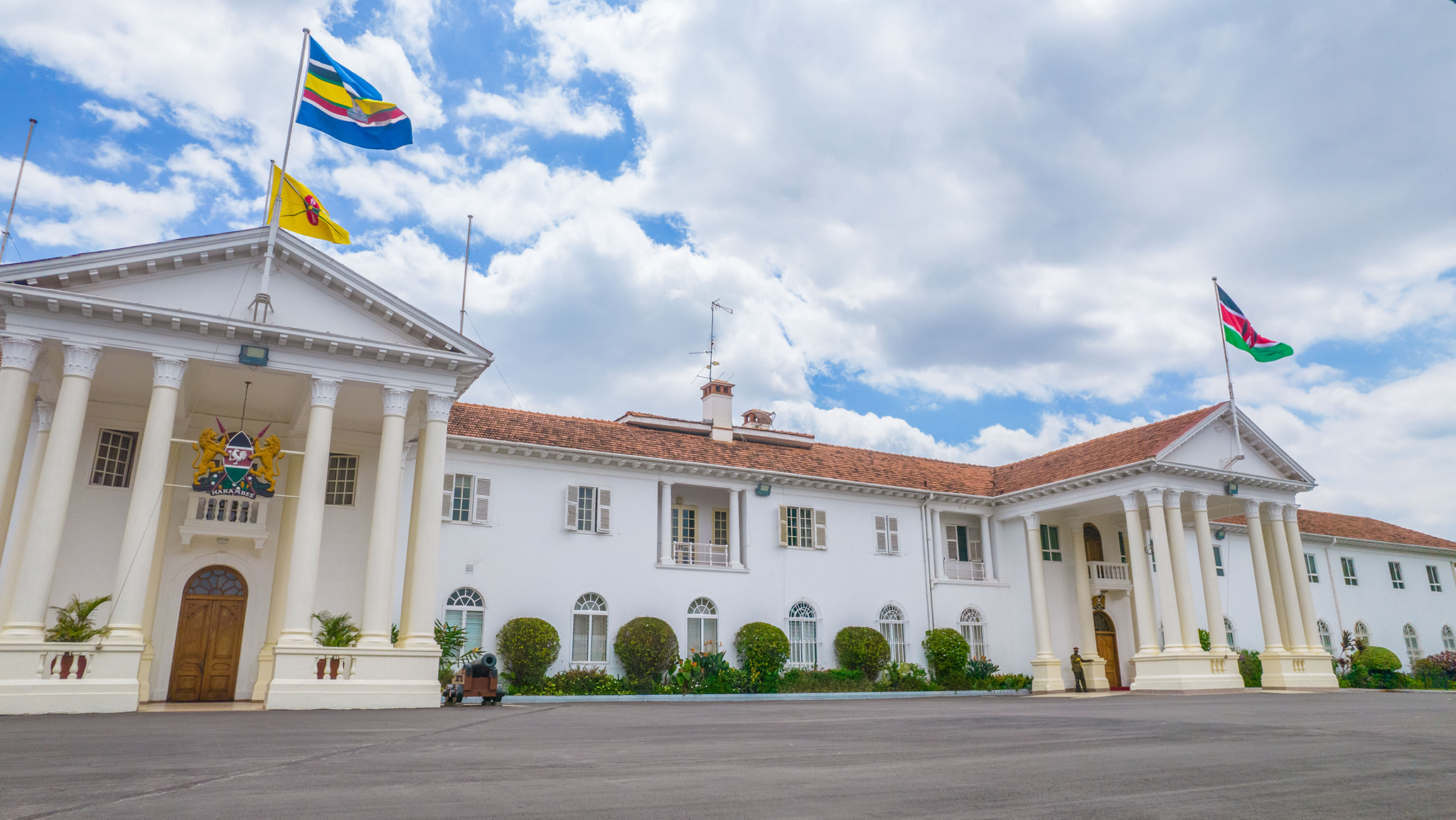 Major roads leading to State House barricaded