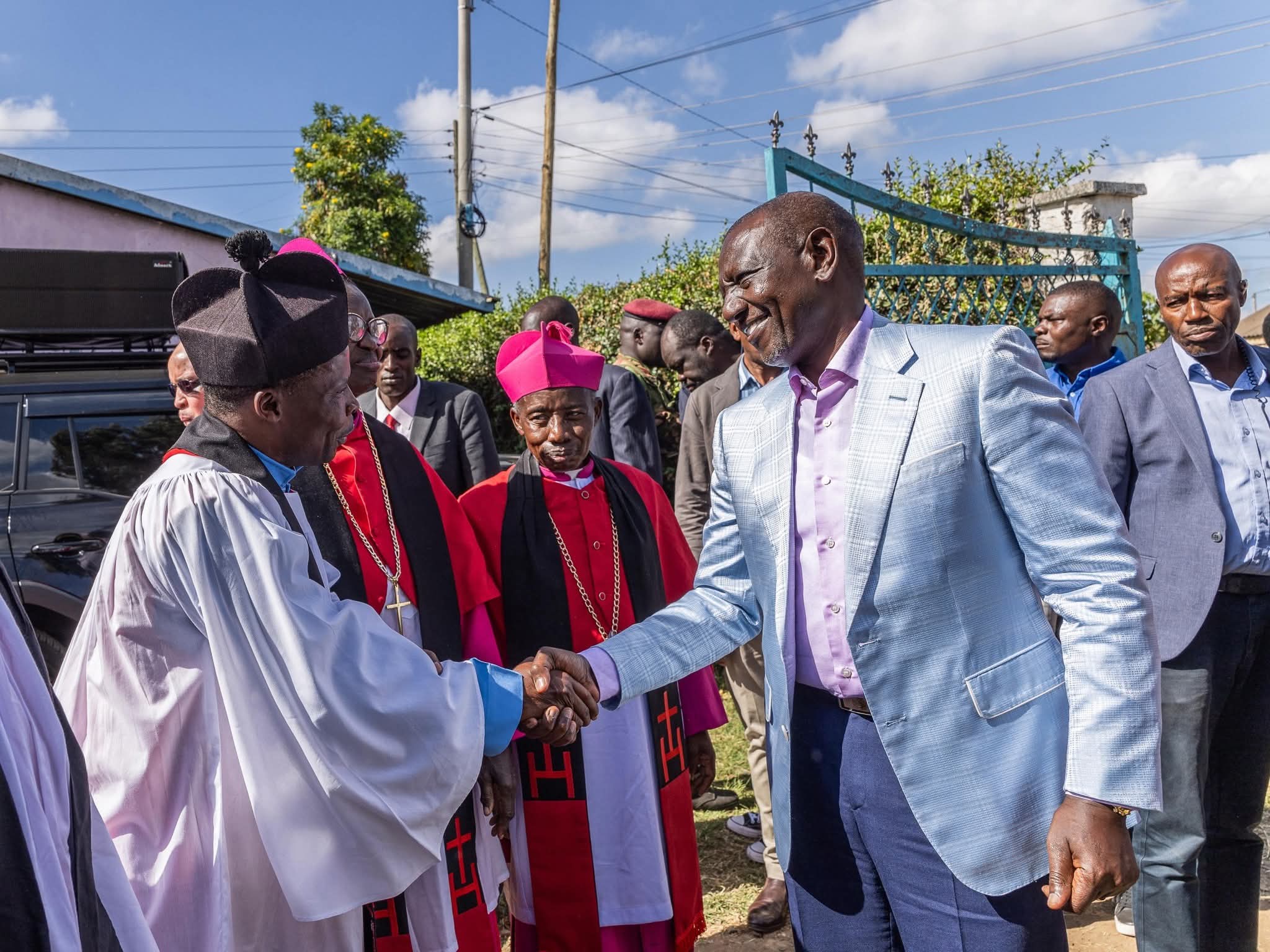 Ruto pledges bus, Sh4m for Makadara CCA church roof repairs