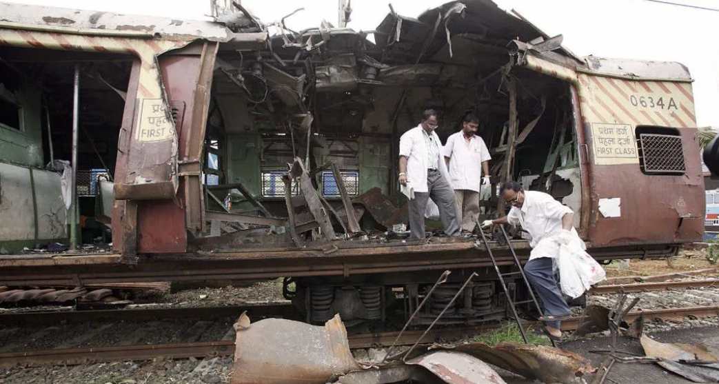India court acquits 12 men in train bombings