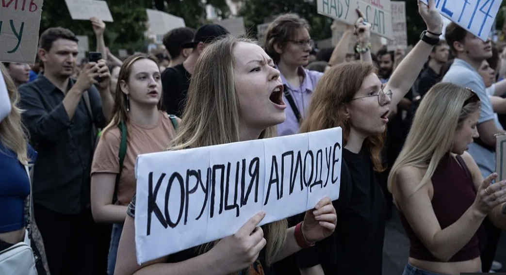 Protests in Ukraine as Zelensky signs bill targeting anti-corruption bodies