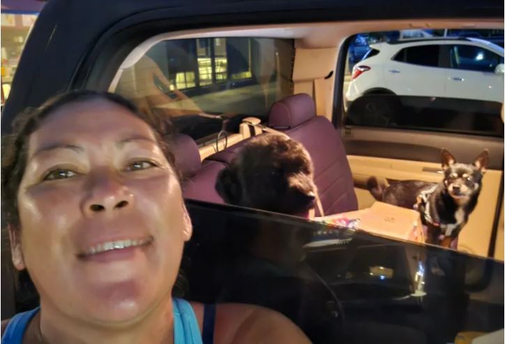 Hawaiians cram roads as tsunami waves arrive