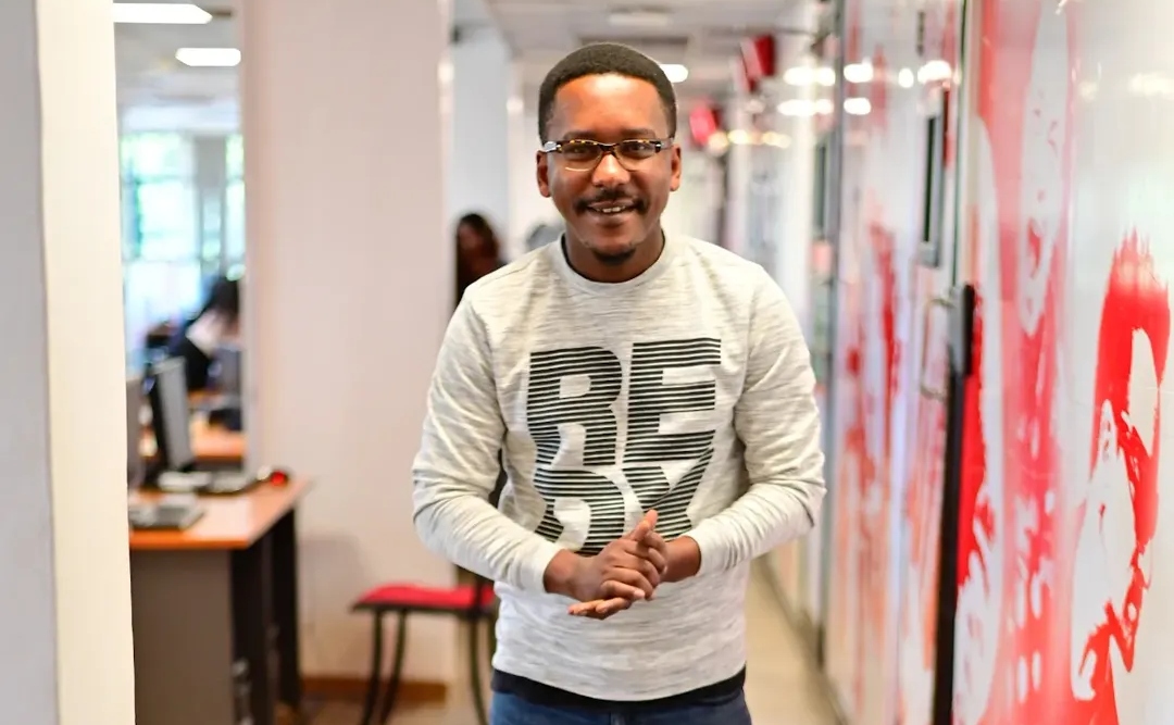 Mike Mondo's Past: Why He'll Never Date a Colleague Again