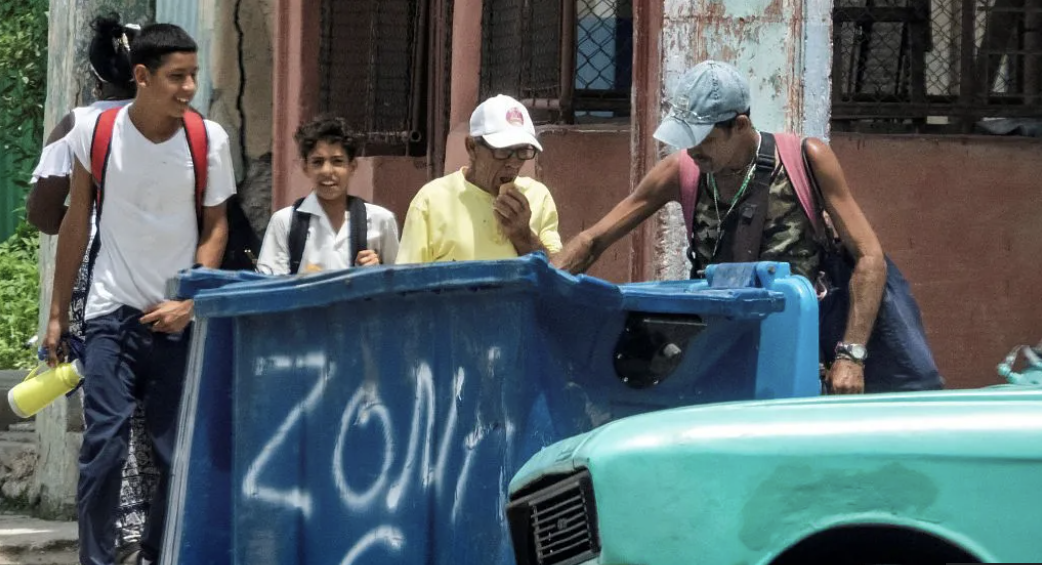 Cuban minister resigns after saying country has no beggars