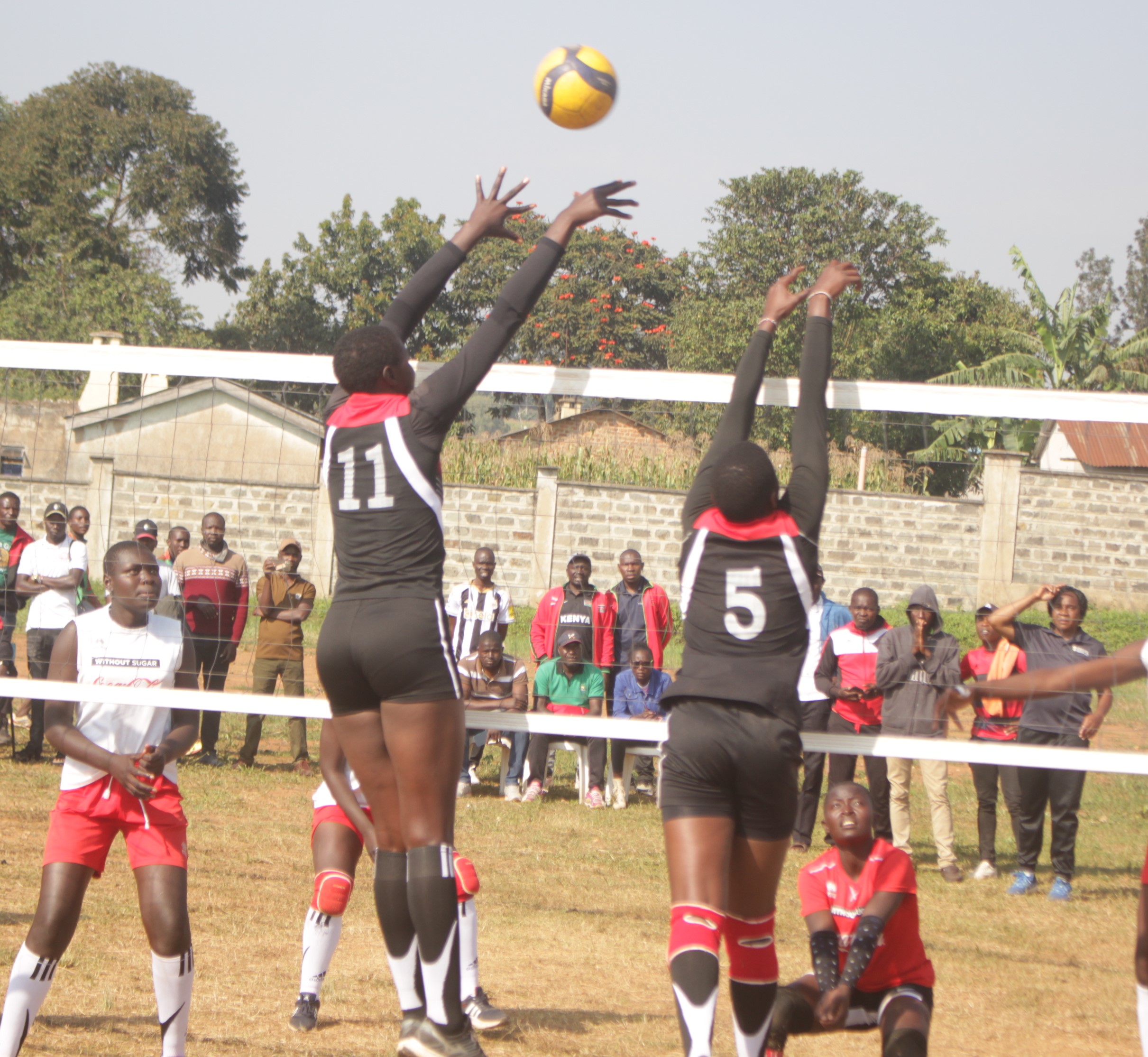 Champions Kwanthanze and regional queens Kesogon Mixed storm semis