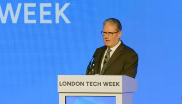 Starmer seeks to end speculation about Reeves' future