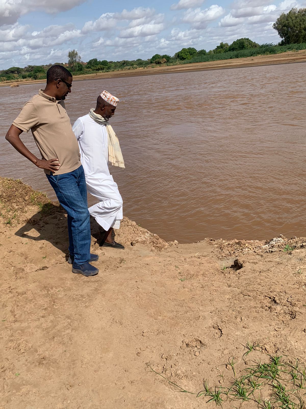 (Page 24 main) Garissa farmers launch initiative to stop flooding from River Tana