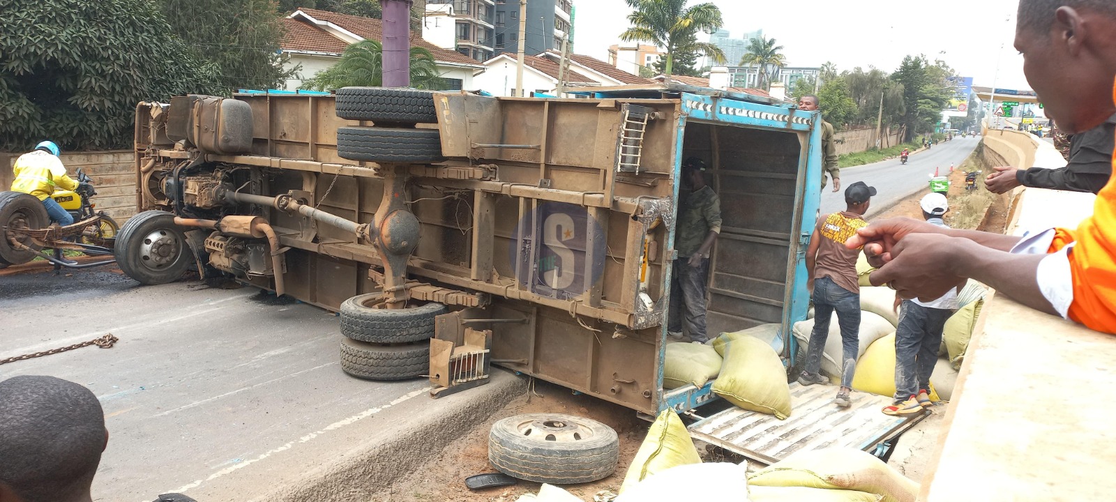 Heavy traffic along Waiyaki Way as lorry overturns
