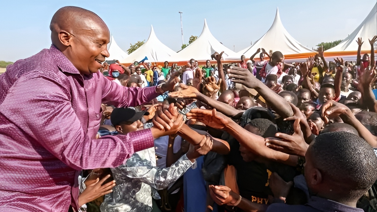 Kindiki Ampongeza Raila kwa Kuweka Taifa Mbele ya Matamanio ya Binafsi