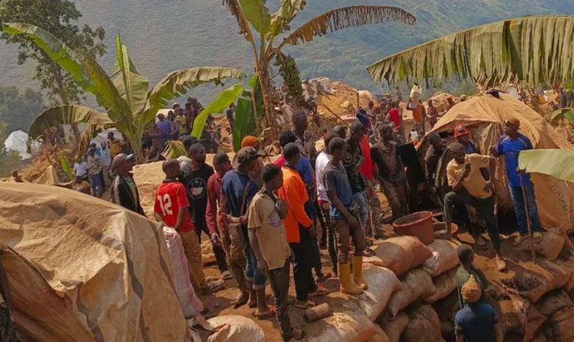 DR Congo rescuers dig with bare hands for trapped miners