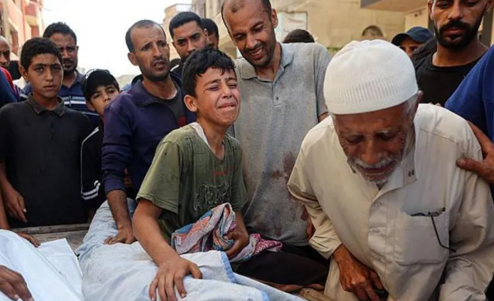 Children fetching water killed in Israeli strike in Gaza