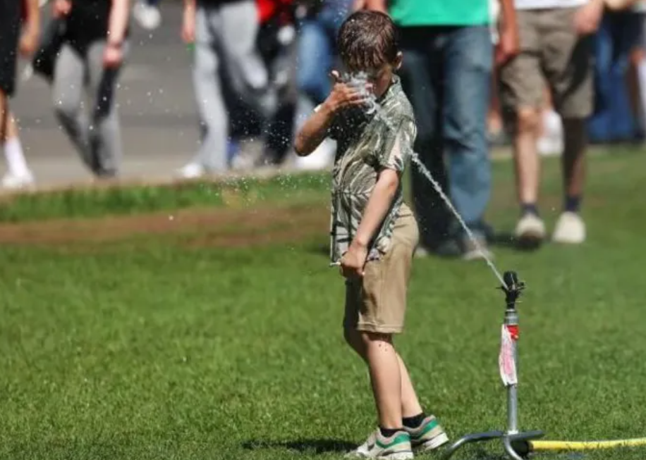 Hot weather continues as UK swelters past heatwave peak