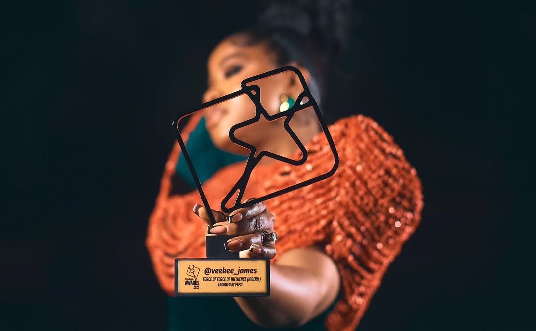 Veekee James Wins Force of Influence at Trendupp Awards