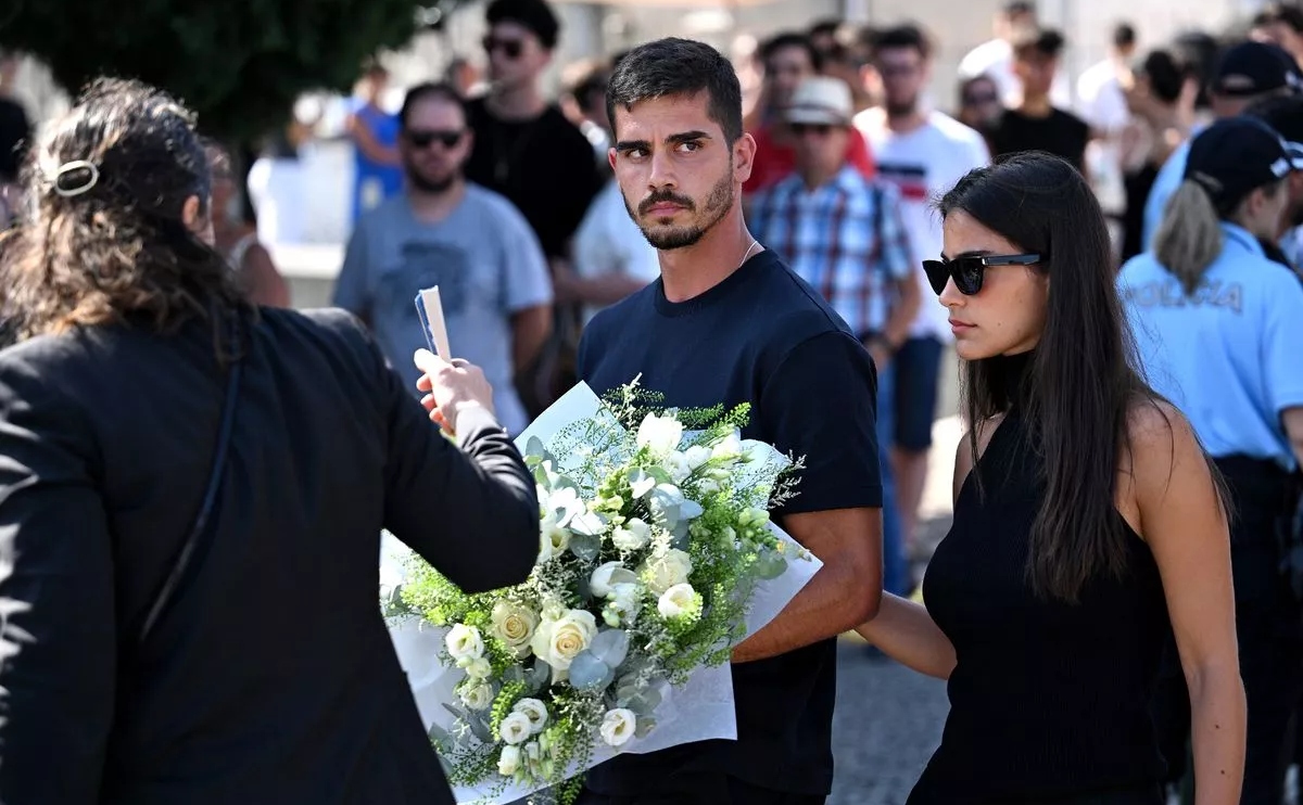 Name Confusion After Jota Tragedy - RB Leipzig’s André Silva Is Alive, Wife Confirms