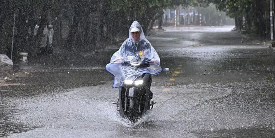 'It's terrifying': Thousands evacuate as typhoon batters Vietnam