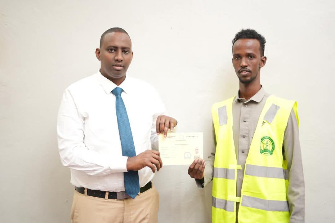 Mogadishu police chief registers to vote, applauds peaceful democratic transition