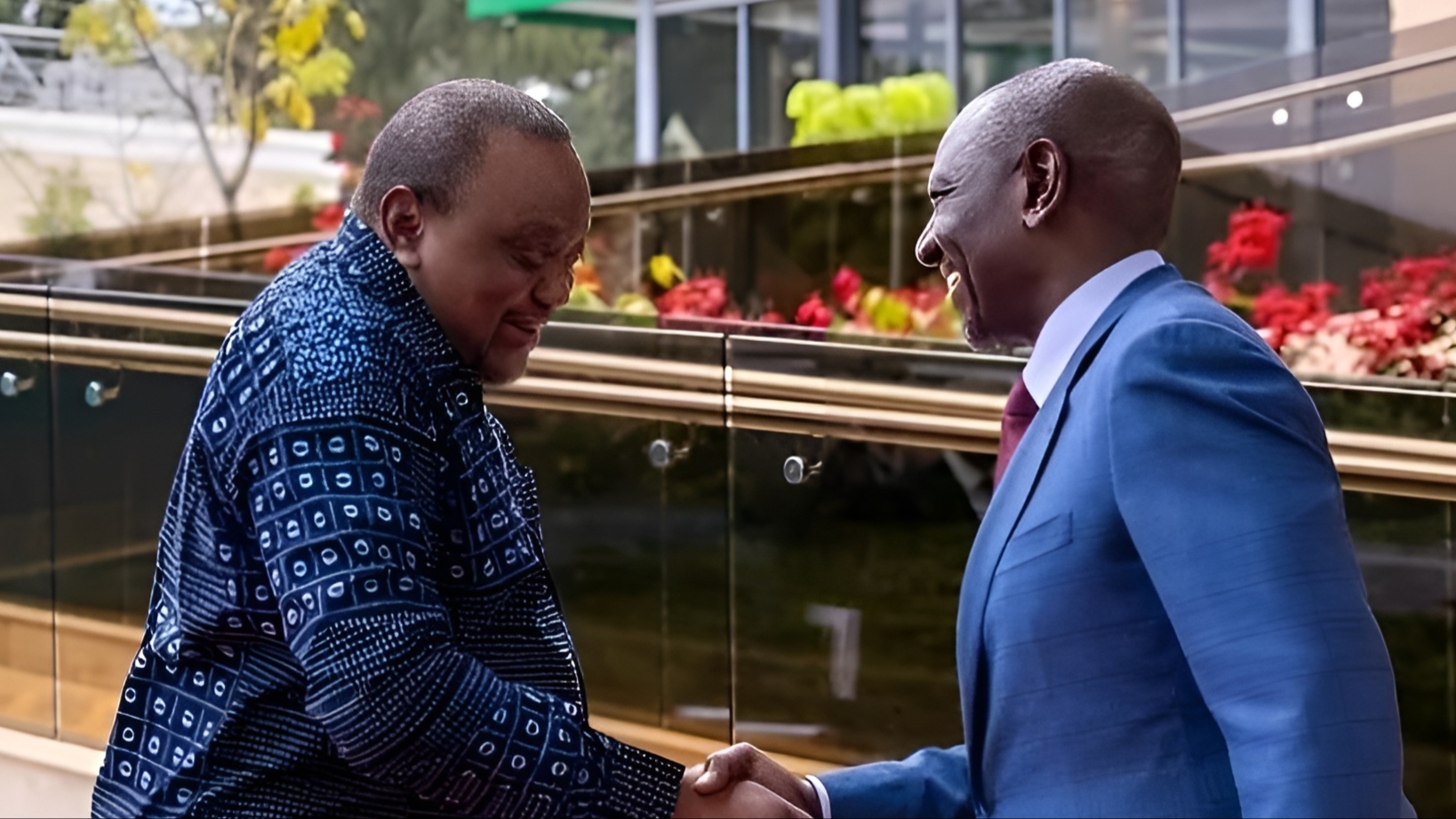 Marafiki wa Zamani Wakutana: Ruto Amuongoza Uhuru Katika Ziara ya Ikulu