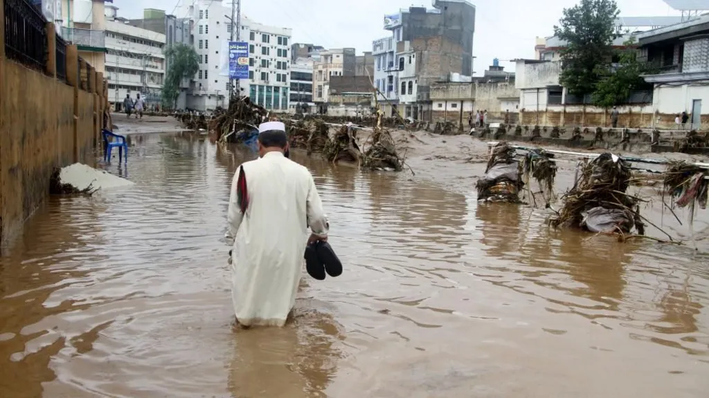 Rains to reduce this week but risk of flooding remains high &mdash; Met