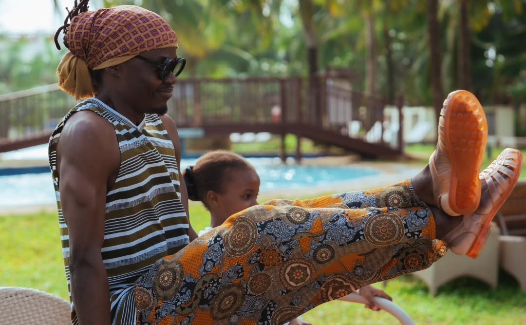 First Look: Juliani Shares Rare Photo of Daughter Amor