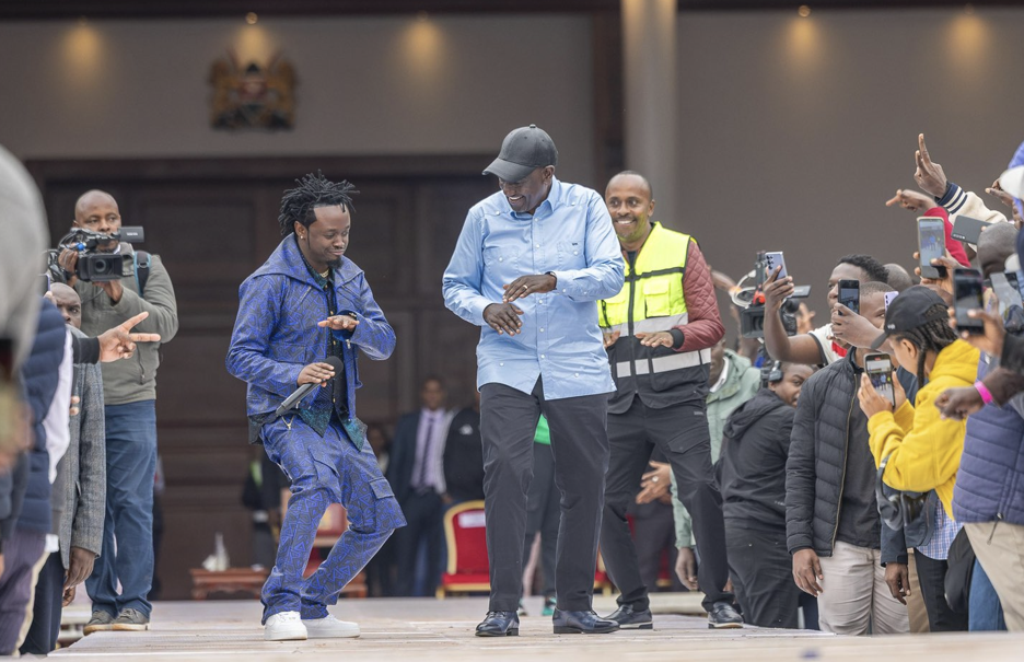 Light-hearted moment as Ruto dances with Bahati