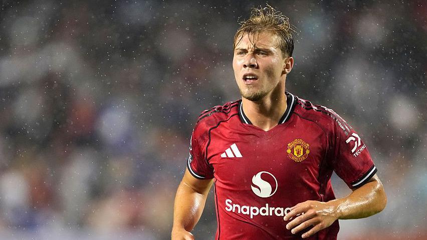 Man Utd prepared to sell striker Rasmus Hojlund for £30m