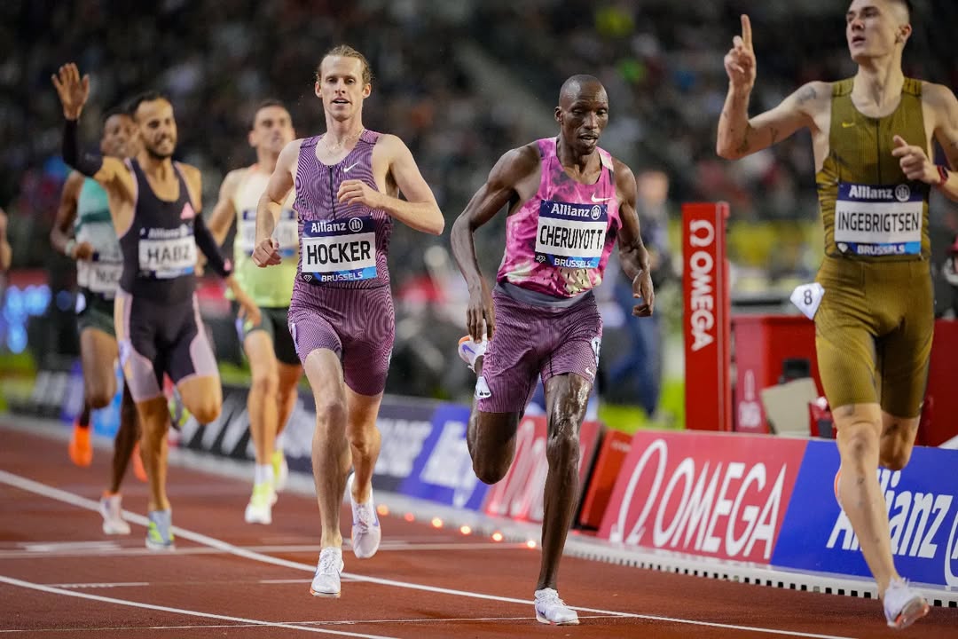 Timothy Cheruiyot (R) with American Cole Hocker during a previous race