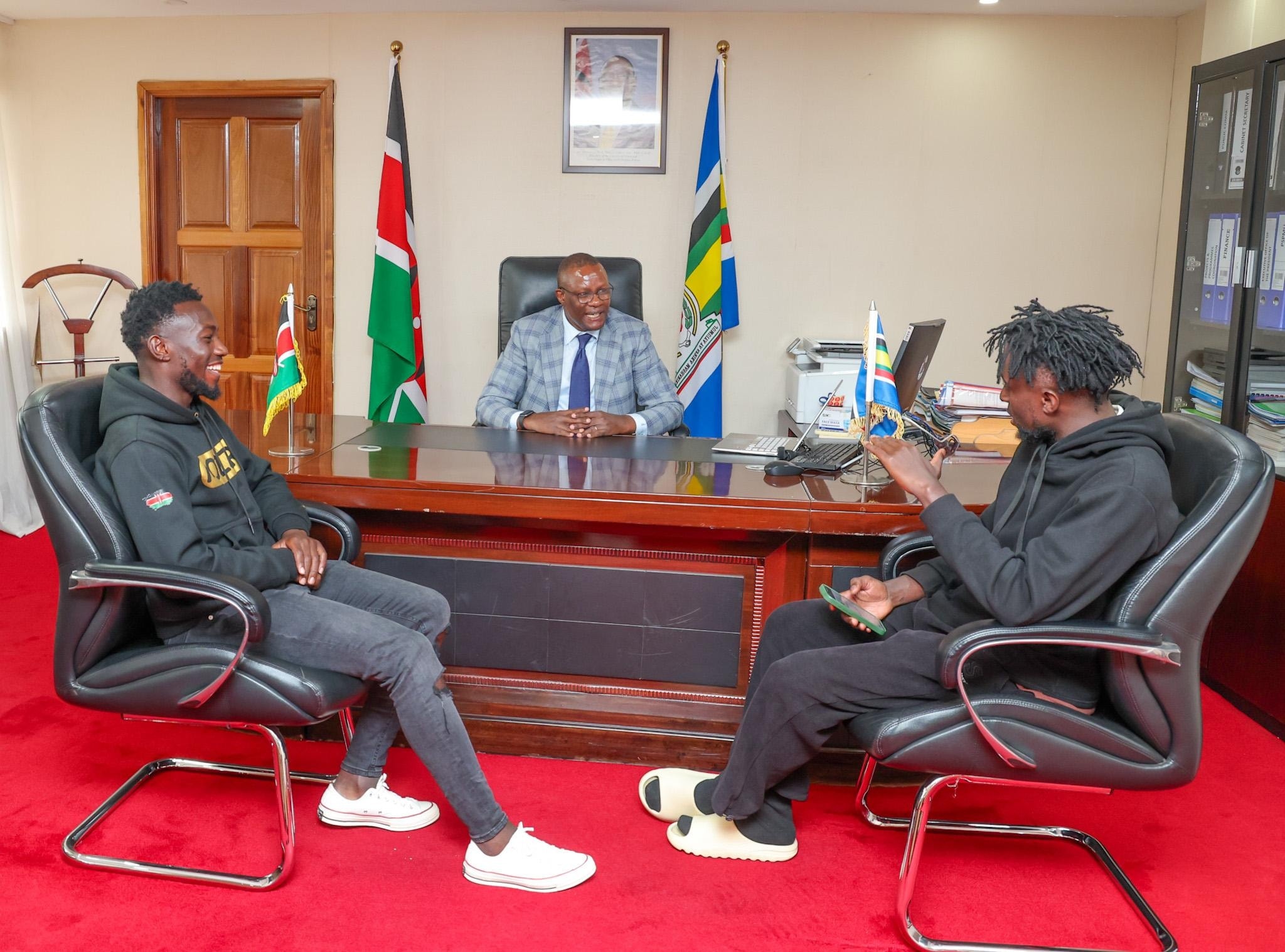 Bandi left with Gor mahia patron Eliud Owalo and austin Odhiambo