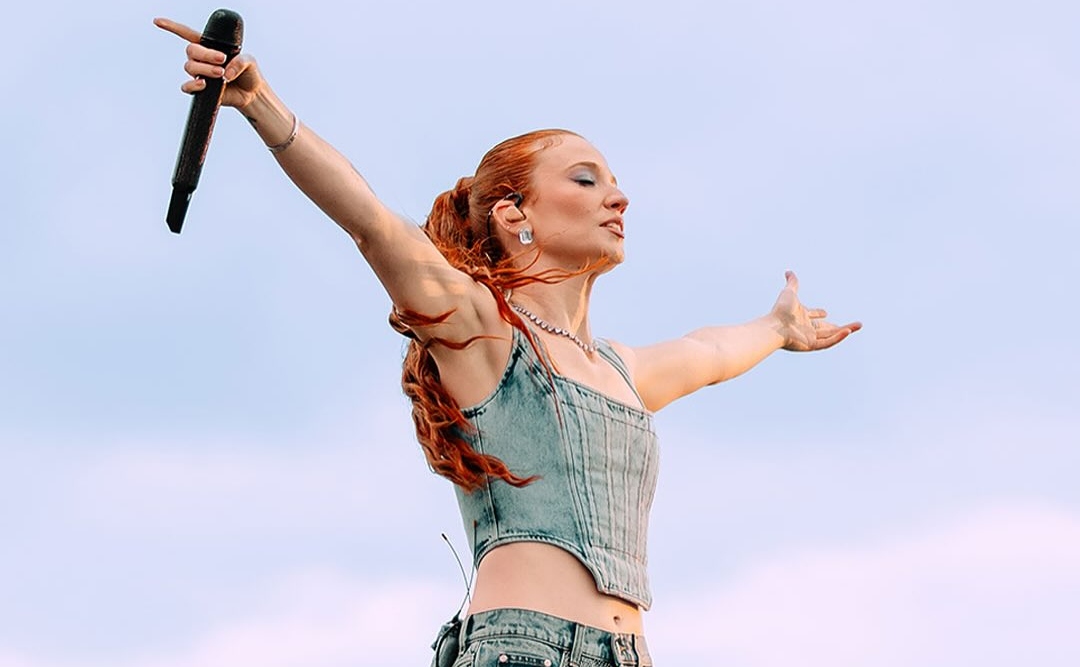 Jess Glynne Slams White House Over Use of 'Hold My Hand'