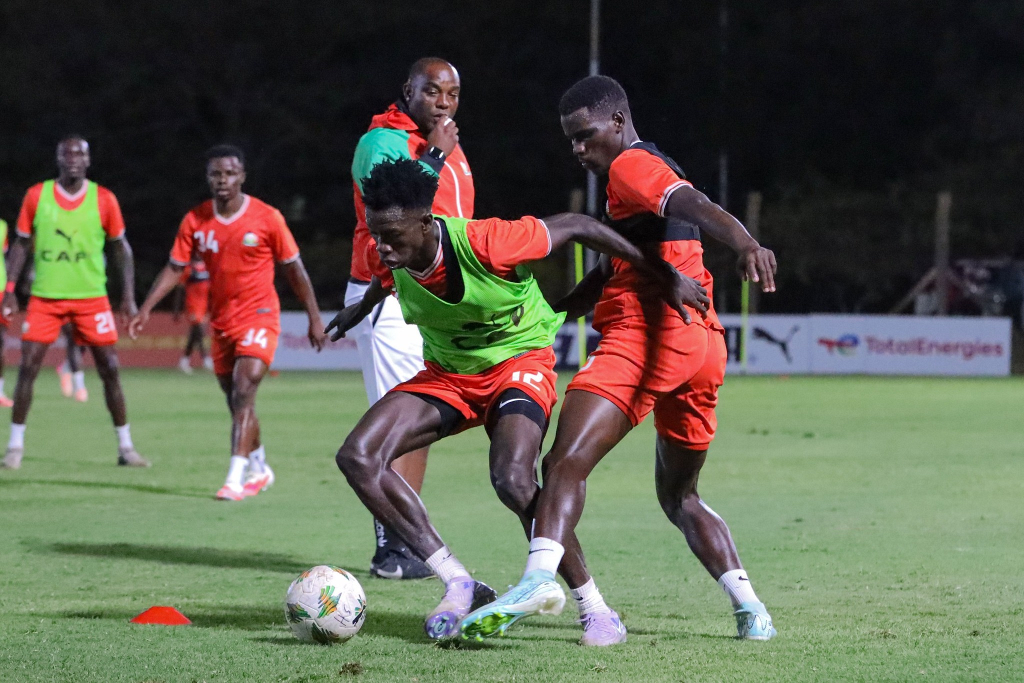 Edward Odnimo tussles for the ball with Dabid Sakwa during training at Kasarani.