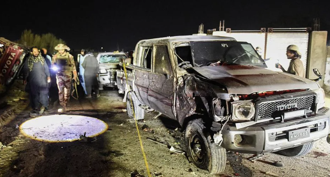 Bomb blast kills 15 near political rally in Pakistan