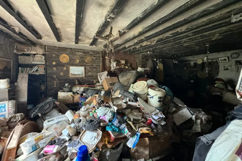 House full of rubbish goes to auction at £38k