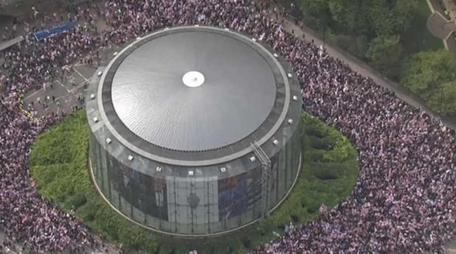 Thousands gather in London for 'Unite the Kingdom' rally