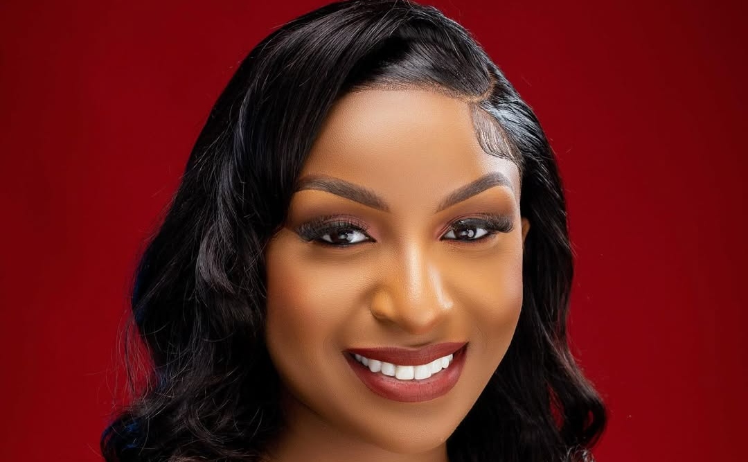 Ruth K Ready for Romance with Full Set of Teeth
