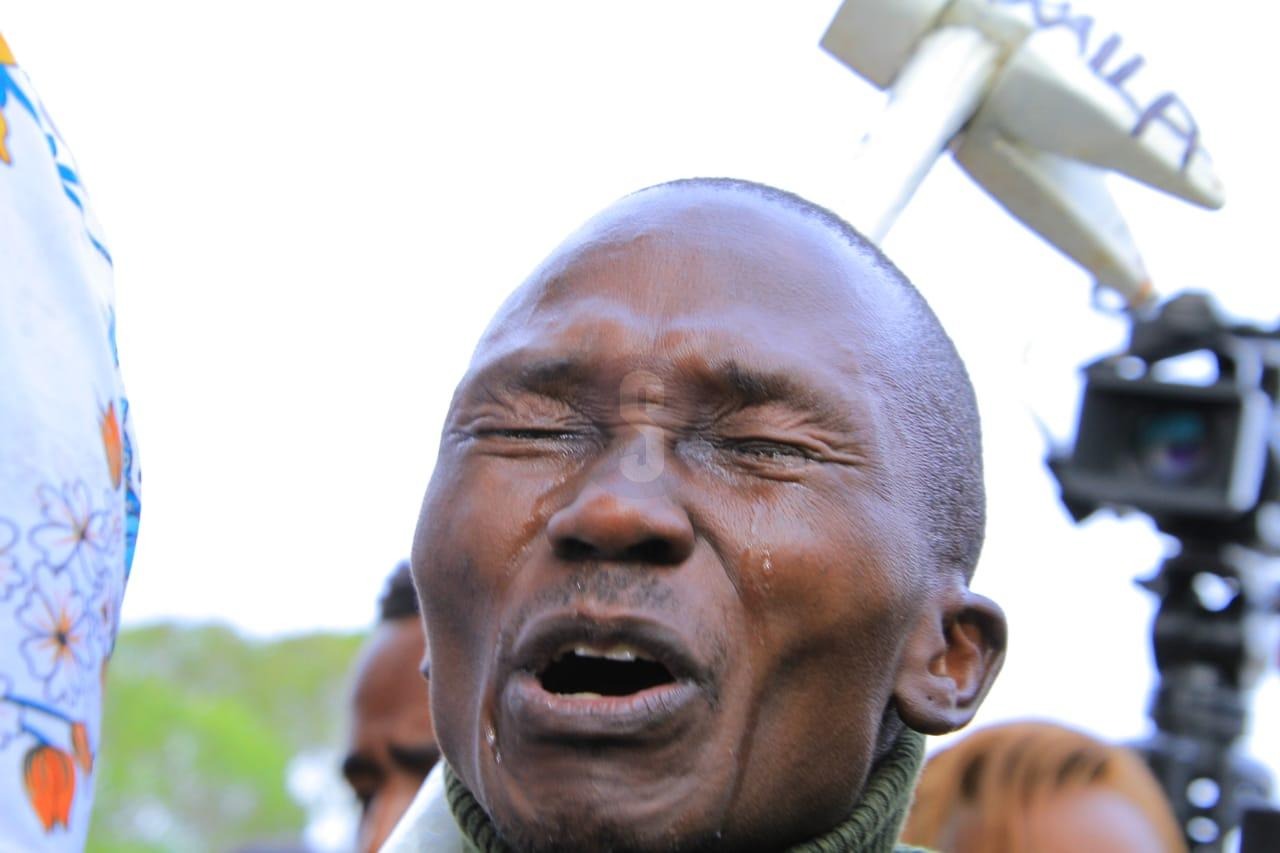 [PHOTOS] Sombre mood at JKIA as Kenyans await Raila's body