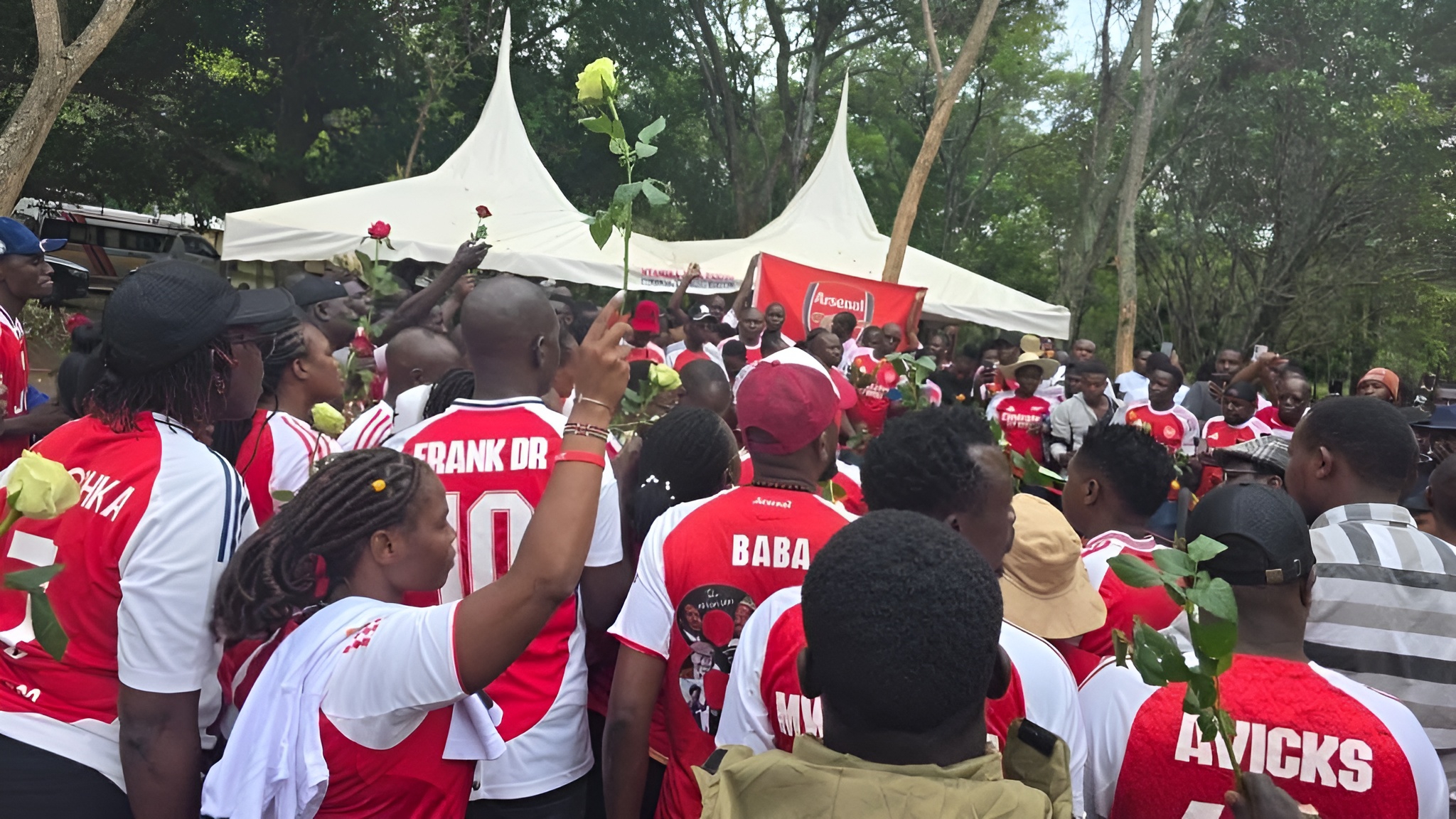 Wafuasi wa Arsenal Wakusanyika Bondo Kumuenzi Raila